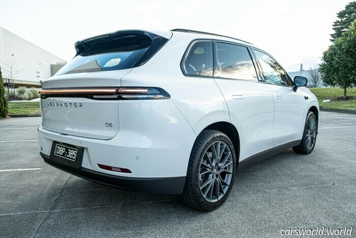 Conduje el SUV eléctrico chino de Stellantis que compite con Tesla por solo 30 mil dólares | Carscoops